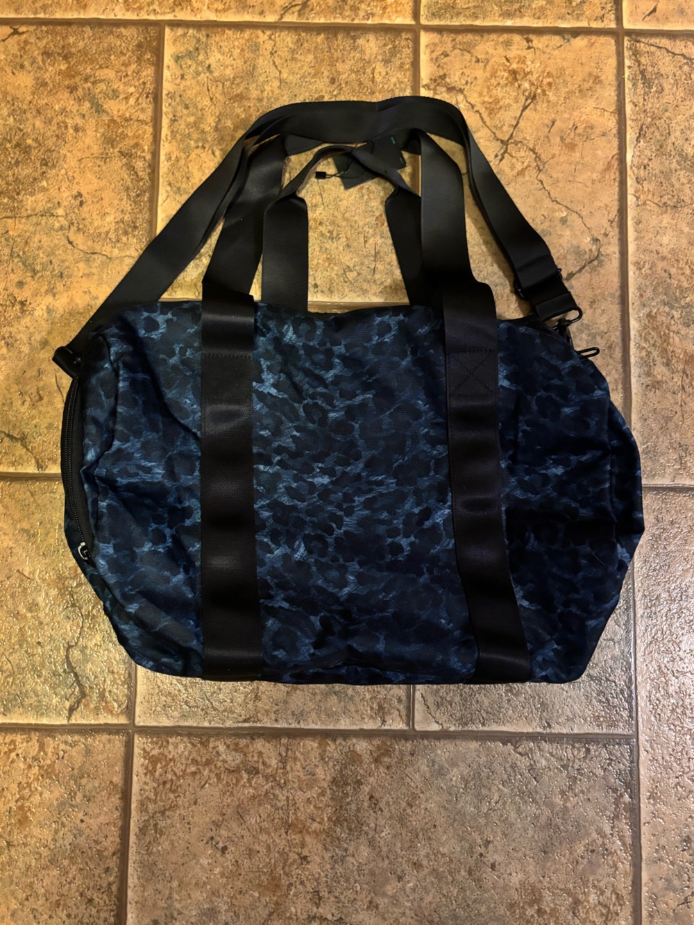 NWT Barbella Barrel Duffle Bag - Picture 2 of 9